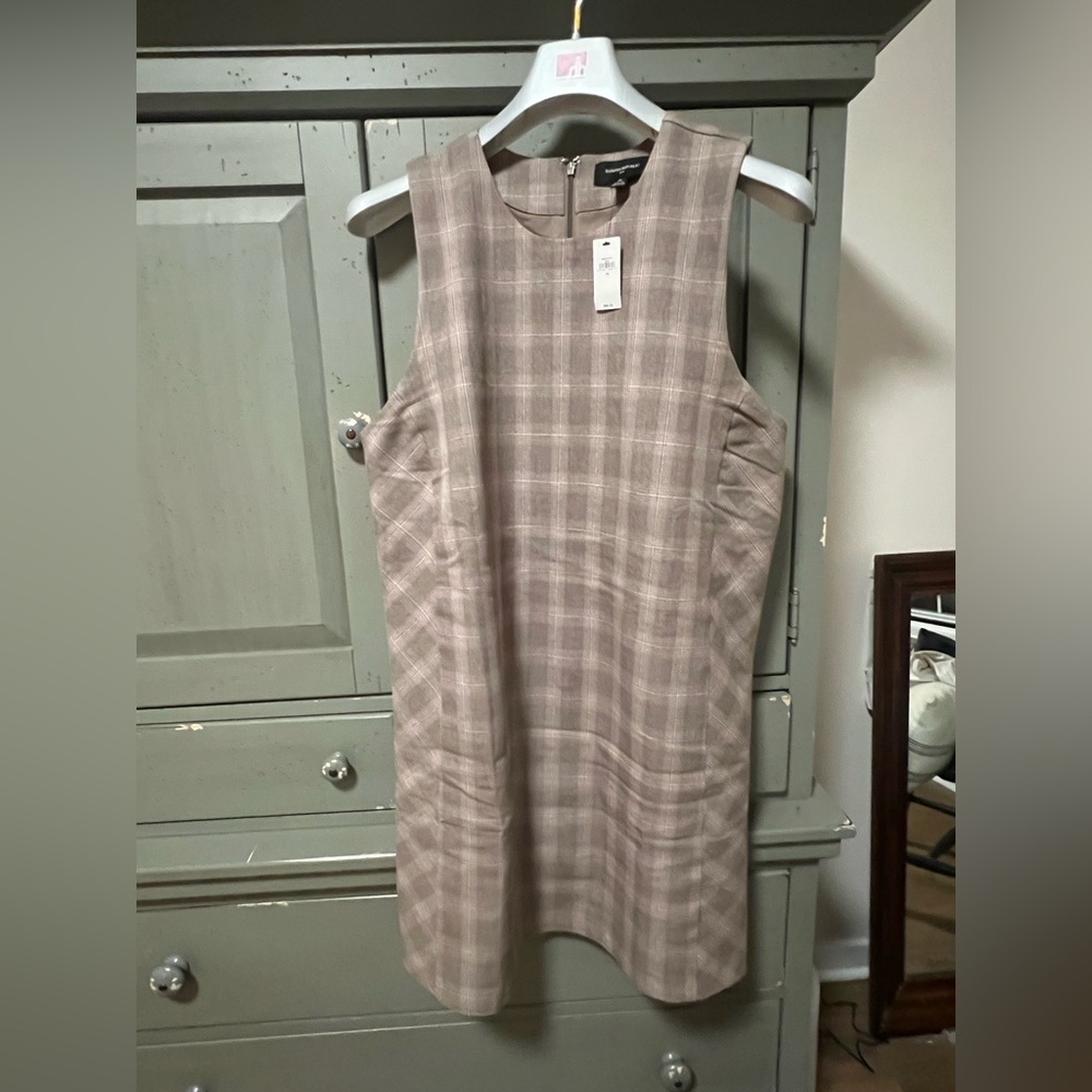 Banana Republic Tan lined Dress Sleeveless Crew Neck